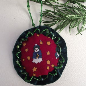 Ornamento pupazzo di neve rosso e verde