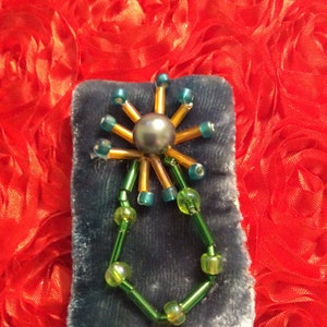 Spider flower with pearl tiny pin brooch
