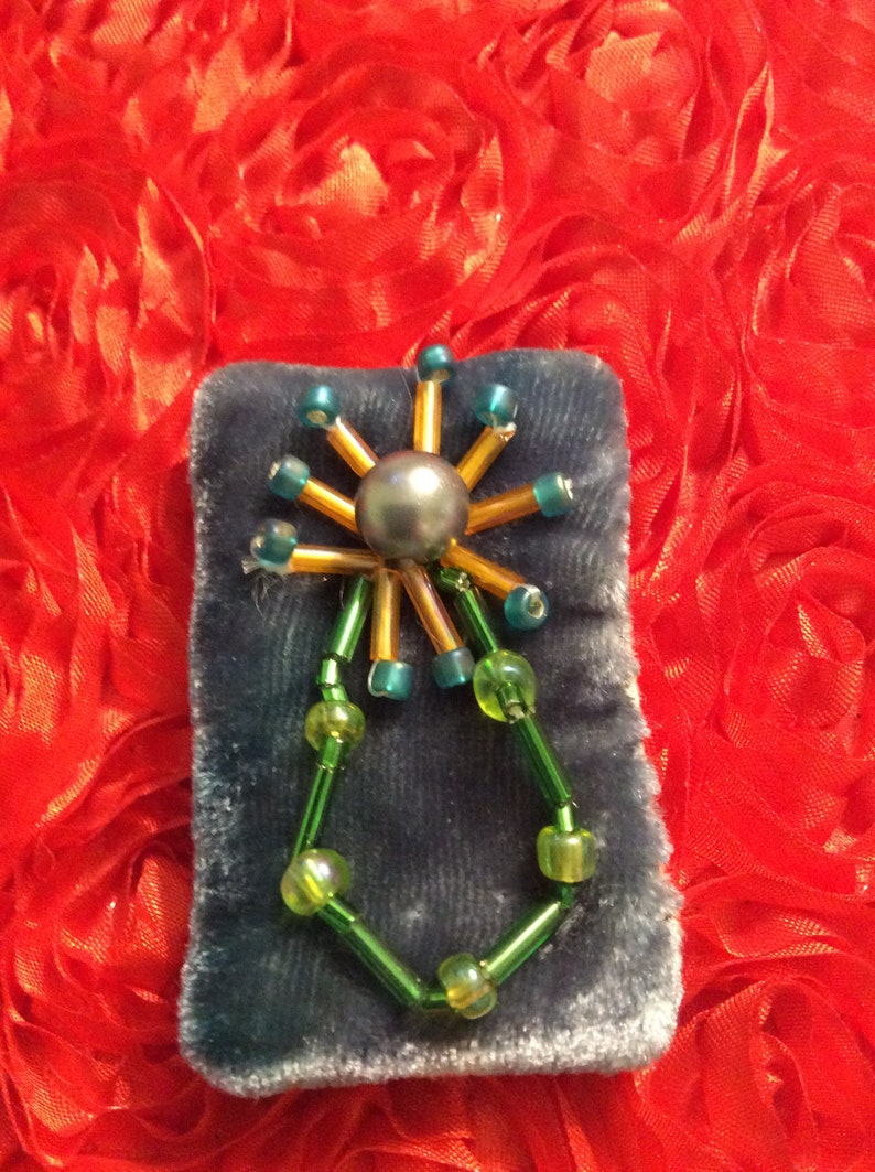 Spider flower with pearl tiny pin brooch