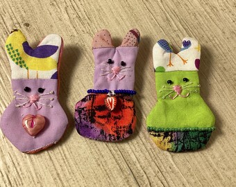 Easter bunny pin brooch.  Peep,   bunny