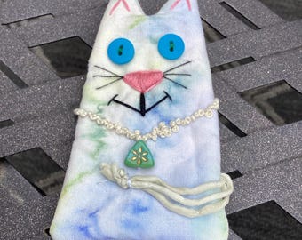 Cute cat pin brooch wearing pearl necklace