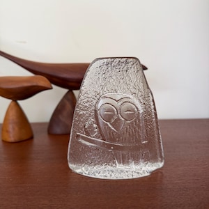 Adorable Skruf Bengt Edenfalk Art Glass Owl Signed Paperweight
