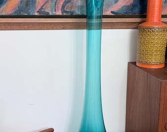 30” L E Smith Peacock Smothie Swung Glass Floor Vase