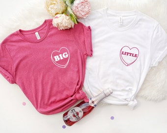 Valentines heart big little © unisex top - Camiseta de cuello redondo XS-XL hermandad revela fiesta de corazón de caramelo apresurado
