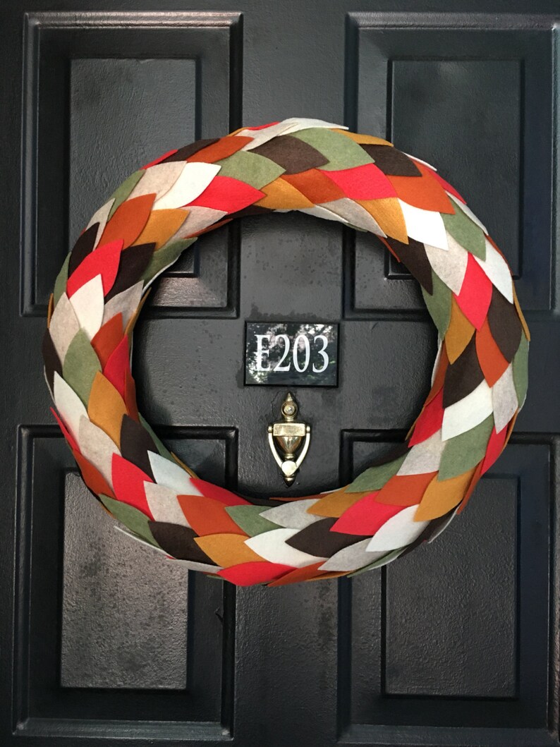 Modern Feather Wreath 18