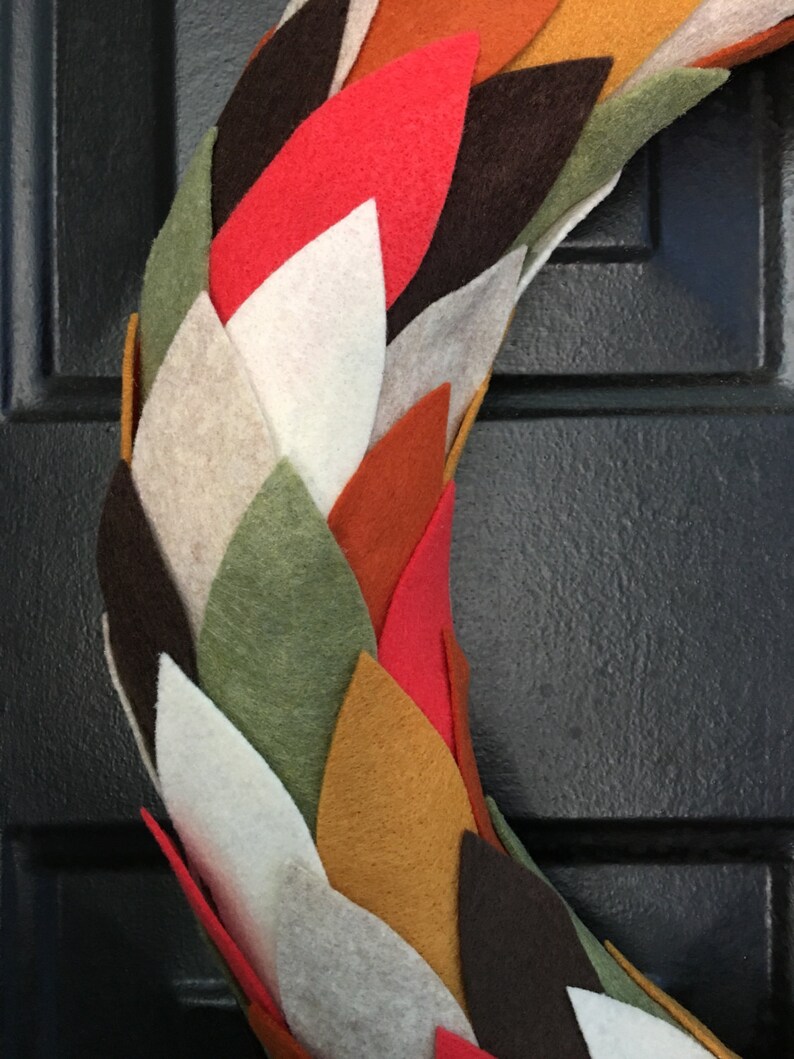 Modern Feather Wreath 18
