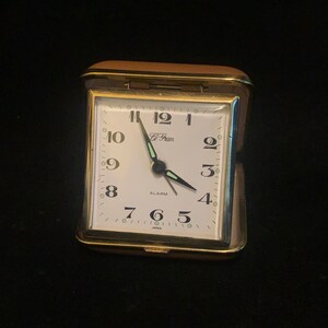 Le Fran Vintage Portable Folding Alarm Clock