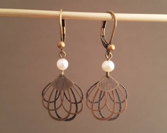 Boucle d'oreille perle de culture,  boucle d'oreille pendant perle, boucle d'oreille art déco bronze, vintage earrings, cadeau pour femme