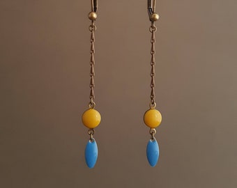 Boucles d'oreilles pendantes jaune et bleu, boucles d'oreilles vintage laiton patiné, cadeau pour femme