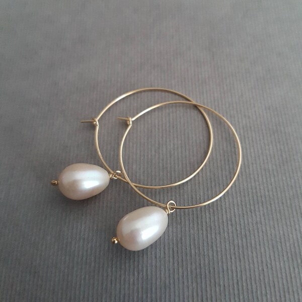 Boucles d'oreille perle blanche naturelle, créoles perles de culture, boucle d’oreille mariage, bijou minimaliste, cadeau pour femme