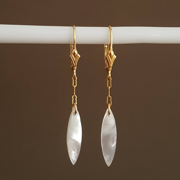 Dormeuses anciennes nacre et or,  boucles d'oreilles blanches or, boucles gold filled et nacre naturelle, petites boucles doreille vintage