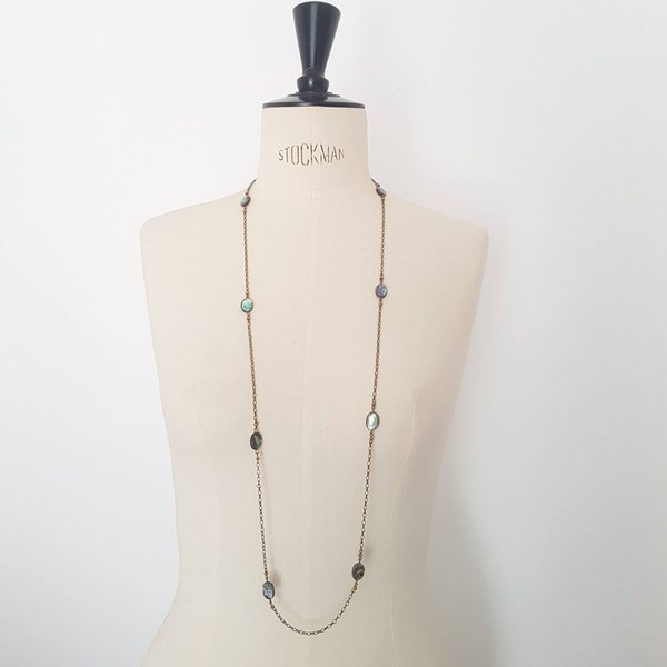 Sautoir femme nacre abalone, collier long de perles coquillage irisé bleu, collier boheme chic tons vert chaîne bronze vintage, cadeau femme