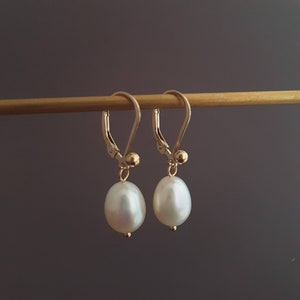 Pearl wedding earrings, freshwater pearl earring, old white natural pearl stud earrings, bridal gold earring