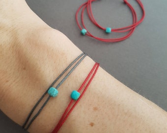 Bracelet turquoise sur cordon rouge, bracelet pierre naturelle, minimaliste, bracelet cordon turquoise, cadeau d'anniversaire