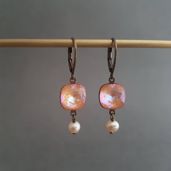 Boucles d'oreilles pendantes pastel cristal carré, dormeuses vintage avec perles naturelles, cadeau pour femme, fete des meres
