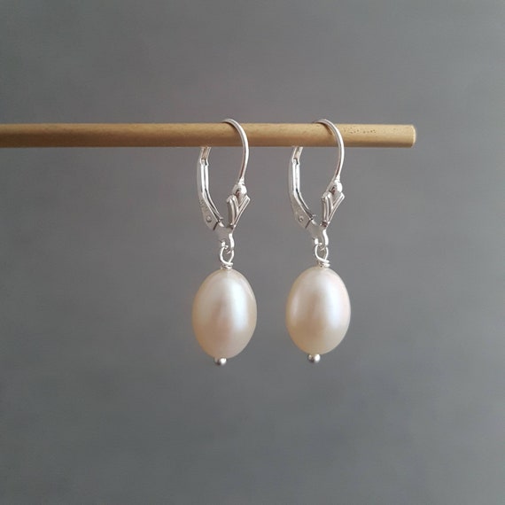 Boucles d'oreilles Art Déco Dormeuses Doré Antique Argenté Fausse Perle Blanche Mini Perle Dorée Serti de CZ Vintage Style Mariage 1920s - France