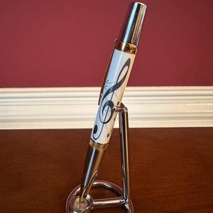 Cadeau stylo pour musicien - professeur de musique - symbole musical - clé de voûte - finition dorée chrome et nitrure de titane 1639