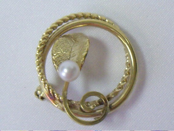 Vintage WELLS Genuine Pearl 14K Gold Filled Circle Brooch Pin | Etsy