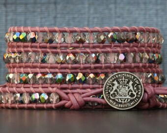 READY TO SHIP pulsera de envoltura de cuero rosa claro con cristal iridiscente - cuero con cuentas - suave peonía rosa aurora boreal