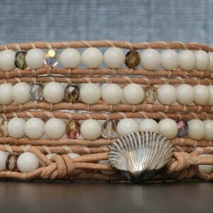 READY TO SHIP Wrap Armband-Koralle und Kristall auf Leder-böhmischen Naturstrand Meerjungfrau Perlen Leder Schmuck