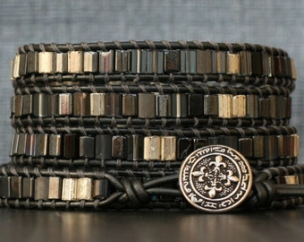 pulsera de envoltura- azulejos mixtos grises y plateados en cuero de peltre- 5 pulsera de envoltura