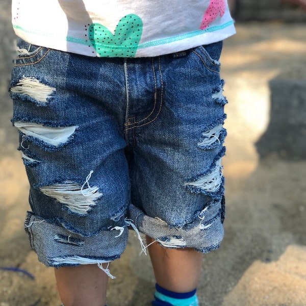 Shorts en denim en détresse Tout-petits et enfants - Rebel Shorts - Medium Blue Jean Cutoffs