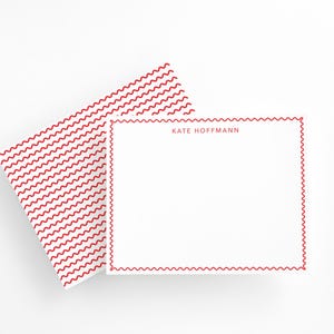 Personalisiertes Abschlussgeschenk - Benutzerdefiniertes rotes Briefpapier-Set | Name Grußkarten für bestanden | Abschluss-Dankeschön-Notizen | Flache Karten