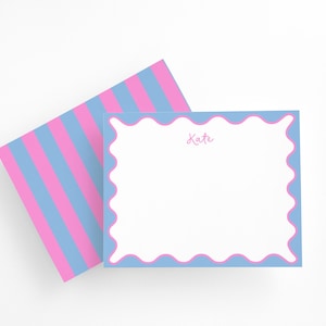 Aangepaste roze en blauwe geschulpte rand briefpapier set, blauw en roze bedankkaartjes, moderne golvende grens briefpapier