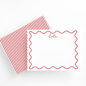 Juego de papelería con borde festoneado rojo personalizado, tarjetas de agradecimiento para niños, papelería roja como regalo de San Valentín para ella, papelería con borde ondulado