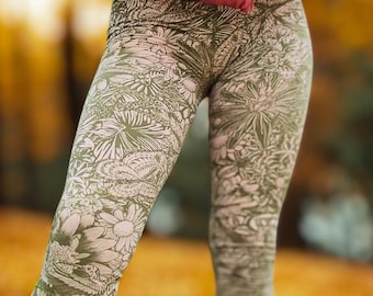 Leginsy z nadrukiem w kwiaty i kolibry, kremowo-oliwkowa bawełna z elastanem