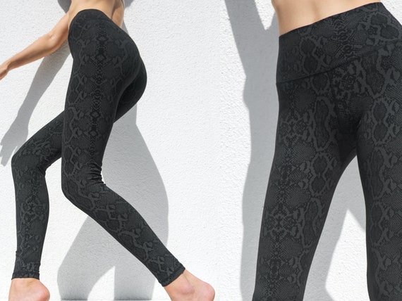 Fold over high-waist black yoga pant –