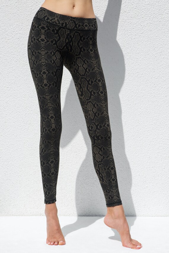 Snake print gym best sale wear