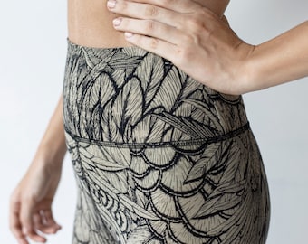 Leginsy z wysokim stanem, kremowo-czarne, z piórami, legginsy do jogi z zakładkami, legginsy z bawełny i elastanu, obcisłe legginsy do tańca, legginsy fitness, rajstopy do pilatesu