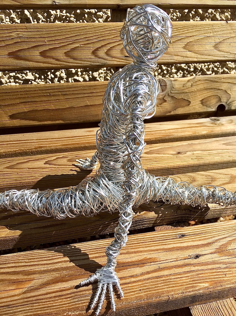 wire stainless steel wire sculpture wire art aluminium Dancer gymnastic sculpture indoors outdoors splits