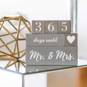 Engagement Gift Box: 3-in-1 Wedding Countdown Blocks, Advent Calendar, Luggage Tags, Gift For Engagement, Mr and Mrs, Bride To Be, Gift Set