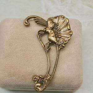 Brass Poppy Flower Brooch: Vintage Art Nouveau Style