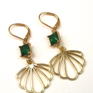 Art Deco Emerald Green Earrings: Brass Scalloped Flapper Drop Earrings