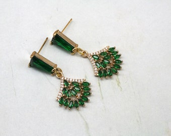 Smaragdgroene art-deco waaieroorbellen: vintage flapperstijl