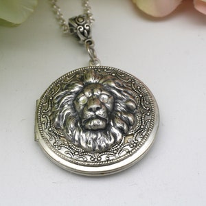 Lion Locket, Round Lion Locket, Silver Vintage Locket, Photo Locket Necklace, Vintage Jewelry, Gift For Her Mom Sister Friend