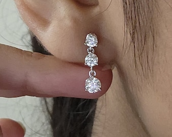 Orecchini con diamanti da 1,40 ct, orecchini con diamanti coltivati in laboratorio in oro 14 kt, orecchini con 3 pietre di diamanti, orecchini pendenti con 3 punte di diamanti