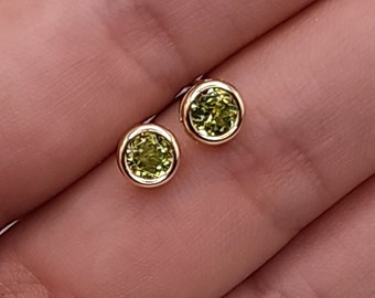 14Kt Gold Peridot Earrings, Peridot Bezel Earrings, Peridot Studs, August Birthstone Earrings