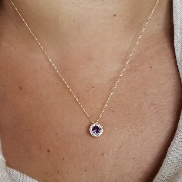 アレキサンドライトハローペンダント、アレキサンドライトネックレス、6月の誕生石ネックレス、アレキサンドライト華奢ネックレス、ブライズメイドネックレス
