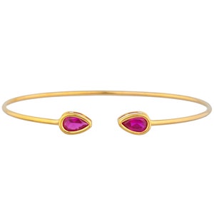 14Kt Gold Rubin Armband, Rubin Armreif, Tropfen Armband, Armband mit offener Manschette, Rubin Lünette Armband, flexibler Armreif, Juli Birthstone Armband