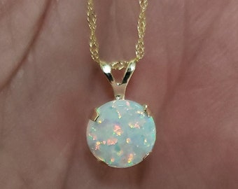 14Kt Gold Opal Round Design Pendant Necklace