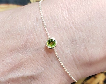 14 kt gouden peridot-armband, peridot-armband, peridot-ringarmband, peridot-sierlijke armband, augustus-geboortesteenarmband