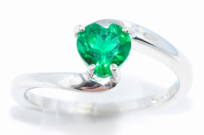14Kt Gold Emerald Heart Ring