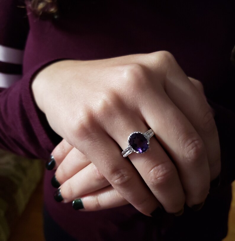 14Kt Gold Amethyst /& Diamond Oval Ring