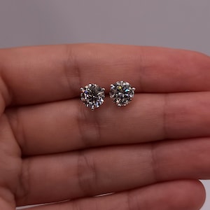 Pendientes de diamantes de 2,50 ct, pendientes de diamantes cultivados en laboratorio en oro de 14 kt, pendientes de diamantes de 3 puntas