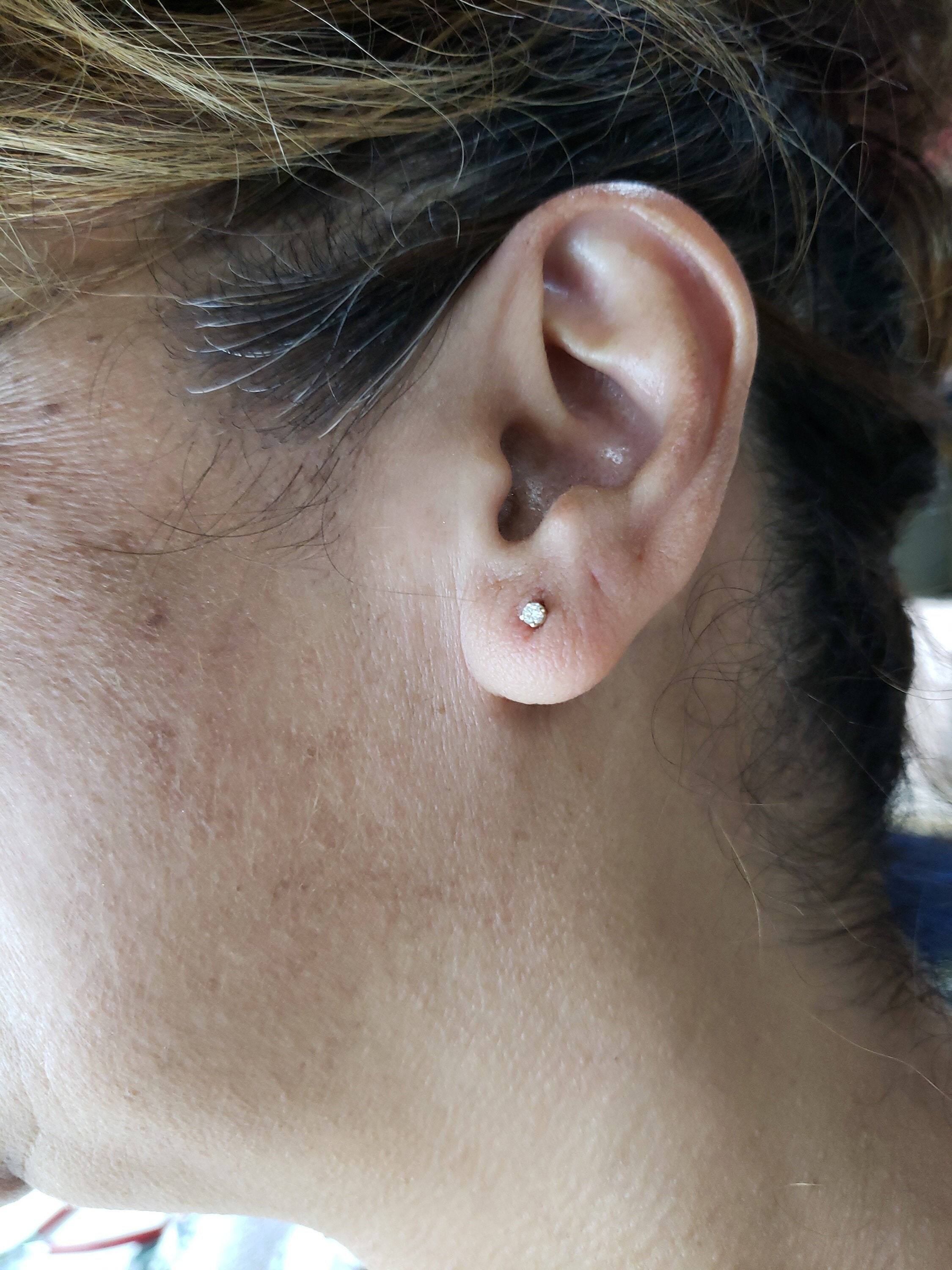 14kt Gold 0.10 Ct Diamond Earrings Real Diamond Earrings Gold Diamond Earrings Diamond Studs Tiny Studs April Birthstone Earrings Etsy Hong Kong