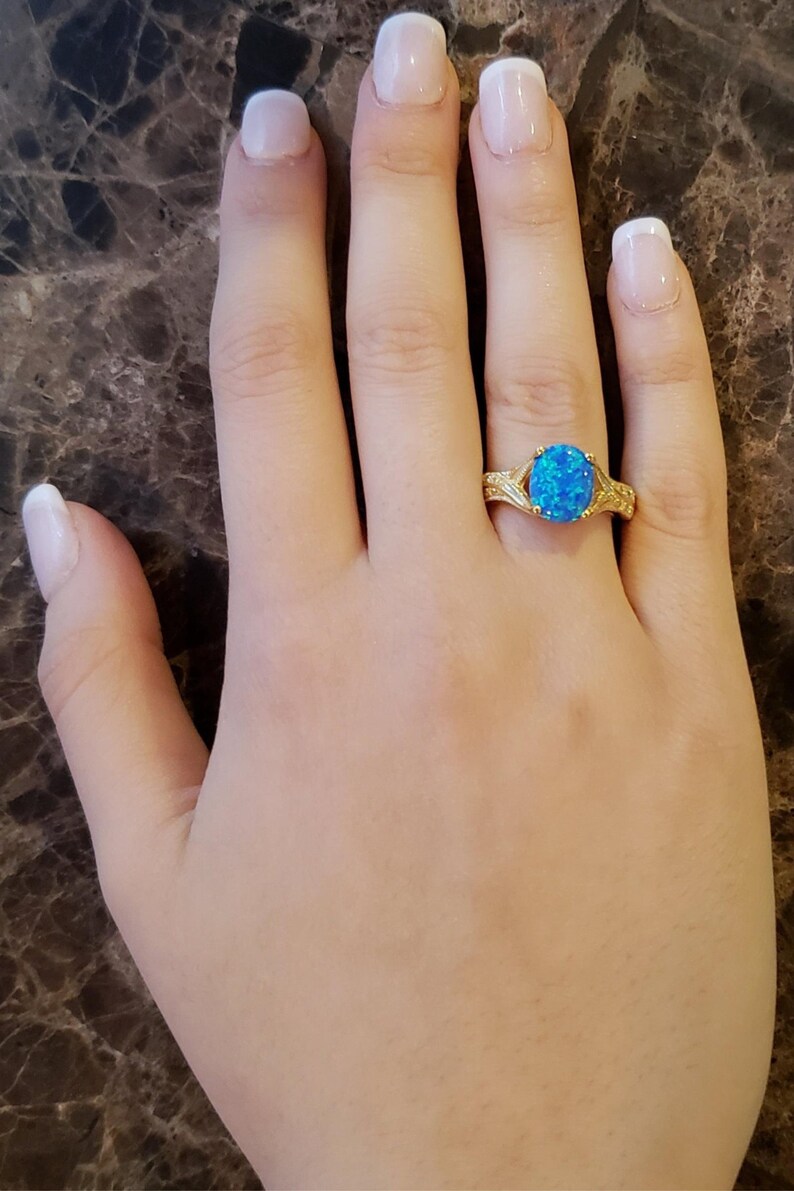14Kt Gold Blue Opal /& Diamond Oval Ring
